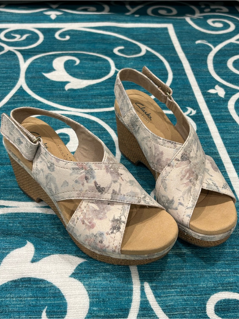 Clarks Giselle Cove Wedge Slingback
Sandal, Floral Textile - Picture 4 of 8